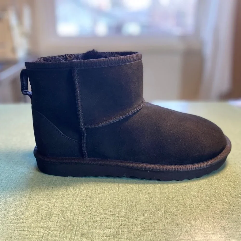 UGG Classic Mini II Genuine Shearling Lined Boot, Women's Size 5, New W/O Box